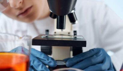 Epigenetik testler – genetik kaderi etkileyen metilasyon değişiklikleri, biyolojik yaş analizi ve kişiselleştirilmiş sağlık değerlendirmesi.