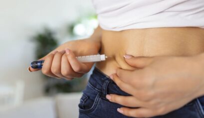 Retatrutide üçlü hormon agonisti olarak obezite tedavisinde GLP-1, GIP ve glukagon reseptörlerini hedefleyen yeni nesil ilaç